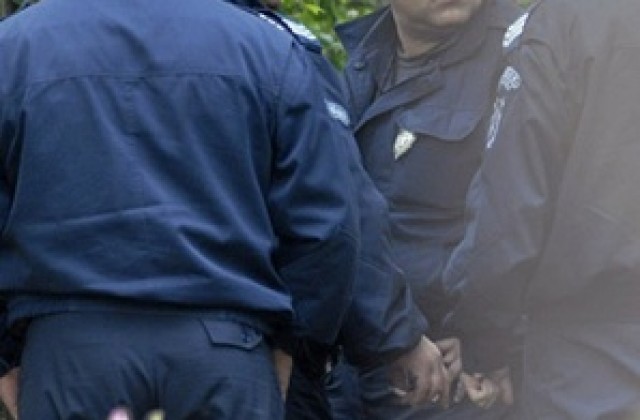 Полицаи правили секс с малолетна във Варна