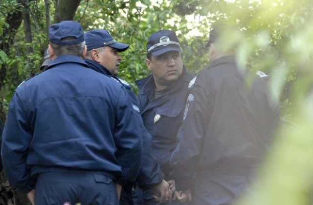 Полицаи правят секс с малолетна във Варна