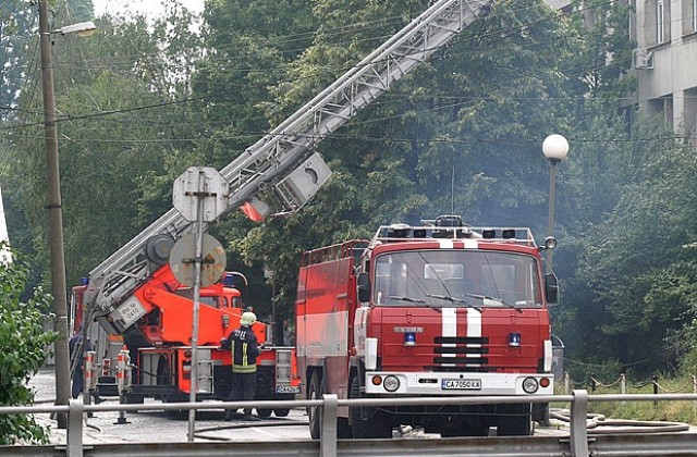 Варненски огнеборци спасиха 16 деца от пожар