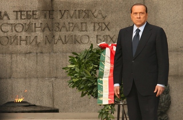 Берлускони предизвика небивала феминистка акция