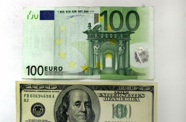 Сривът на долара е нетраен. Засега