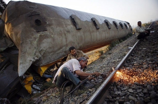 25 души загинаха при влакова катастрофа в Египет