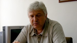 Премиерът се включва в обслужването на кръгове смята Ивелин Николов