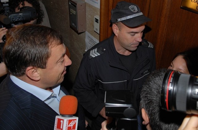 Алексей Петров се яви на разпит в прокуратурата