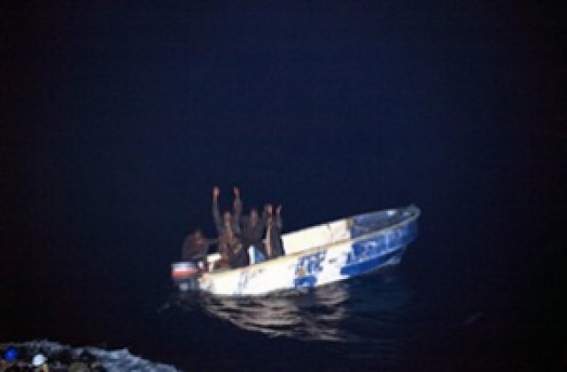 Сомалийски пирати отвлякоха яхта