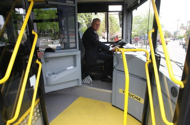 Маскиран открадна автобус на градския транспорт