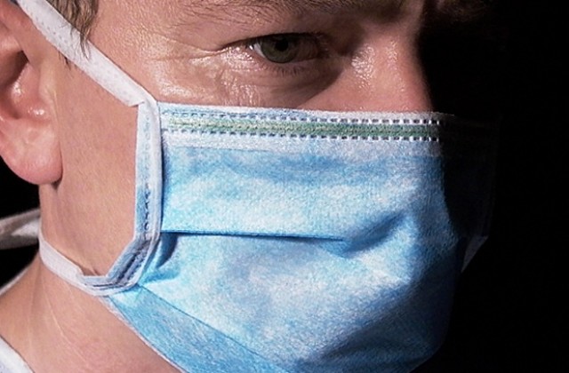 Масово презапасяване със санитарни маски заради грипа
