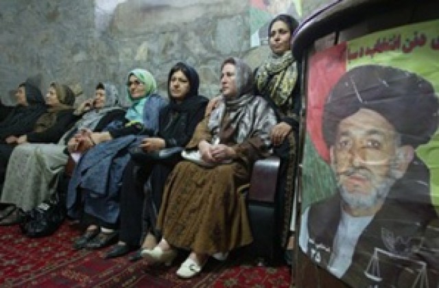 Хамид Карзай е победител на президентските избори в Афганистан
