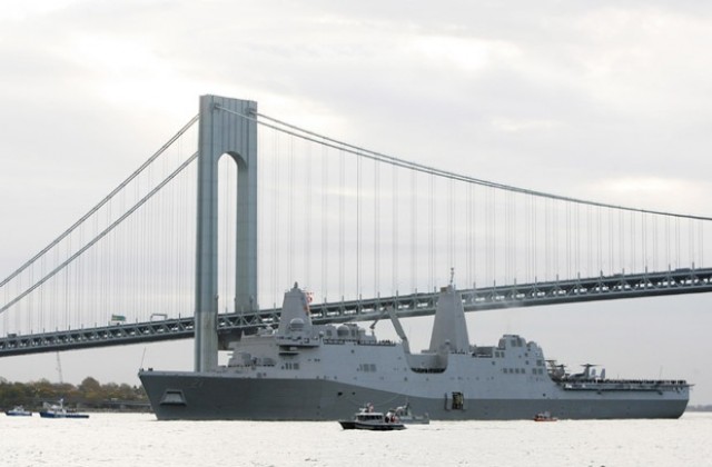 В Ню Йорк акостира кораб, построен от останки на кулите близнаци