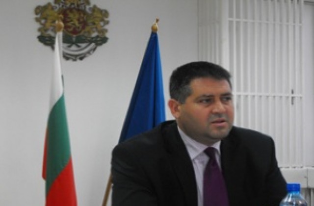 Компютри на Старческия дом дари разградският областен управител