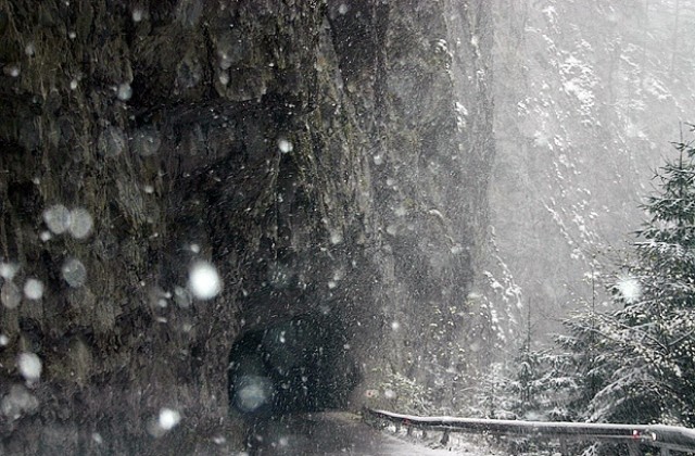 Кризисният щаб се справя със снега, засега