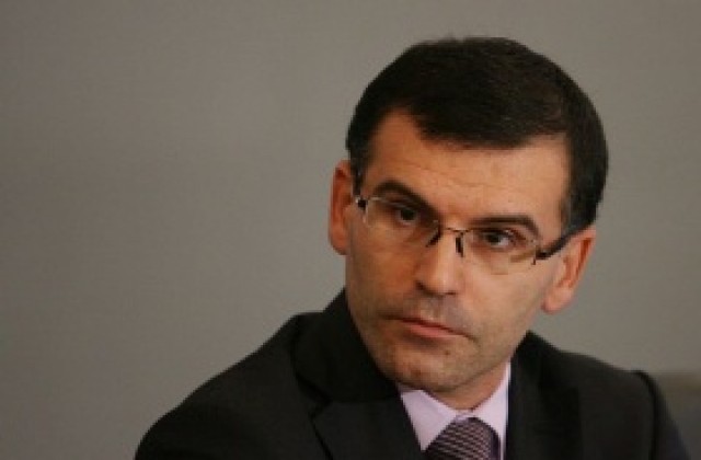 Лихвите по кредити би трябвало да паднат в началото на декември, според Дянков