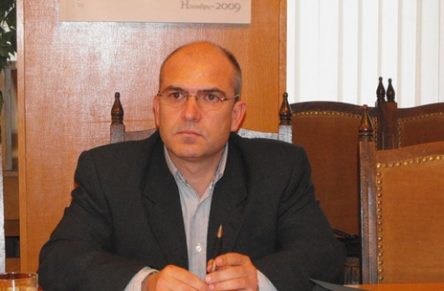 Д.Добрев: Решавам за извънредна сесия след като заседава Комисията по законност
