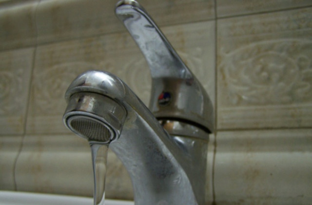 Нарушено водоподаване на две места в града