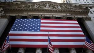 На Уолстрийт DOW JONES напредва към 10 000 пункта