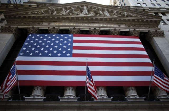 На Уолстрийт DOW JONES напредва към 10 000 пункта