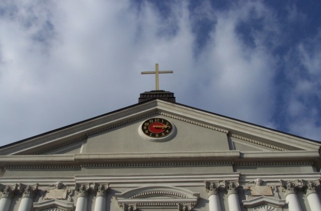 Министърът без портфейл обеща пари за ремонт на католически църкви в Раковски