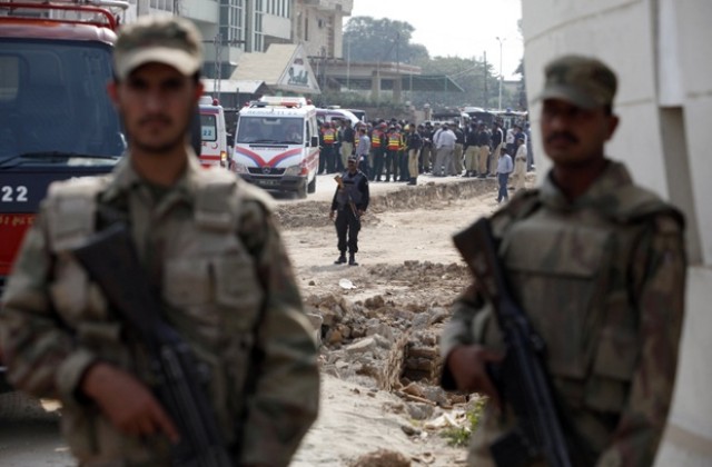 10 души загинаха при самоубийствен атентат в Пакистан