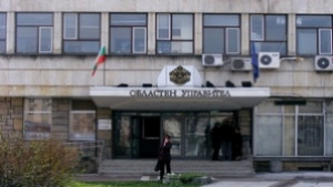 Областният управител връчва почетни карти на офицери