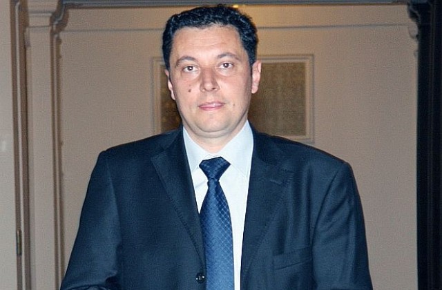 Дянков подкрепил искането на РЗС за вдигане акциза на алкохола