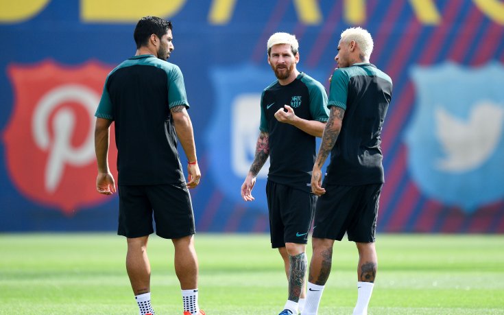 ВИДЕО: Играчите на Барса побъркаха Меси, Суарес и Неймар