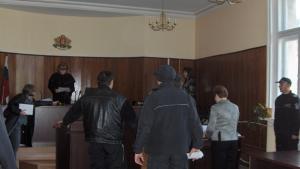 Полицаите от Бяла Слатина остават в ареста до делото