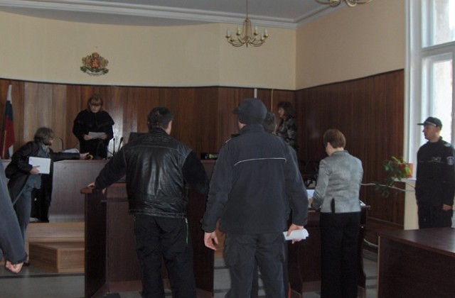 Полицаите от Бяла Слатина остават в ареста до делото