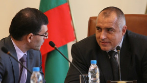 Помощите за майки студентки и за близнаци няма да се