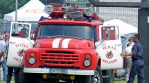 Пожари изгориха три автомобила