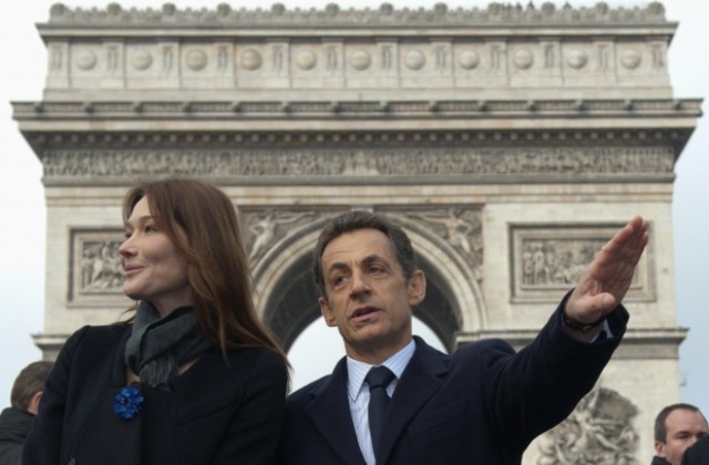 Няма място за бурки във Франция, категоричен е президентът Саркози