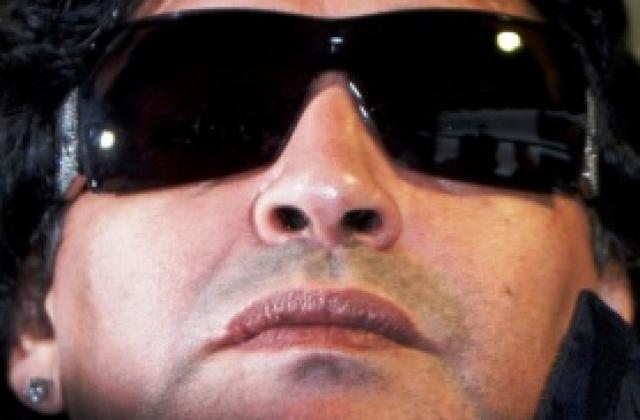 Изхвърлиха Марадона от футбола