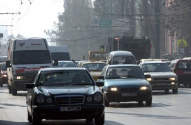СО продължава с акцията за стикиране на старите автомобили