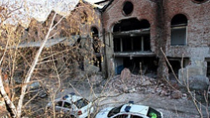 Двама роми загинаха затрупани от покрив