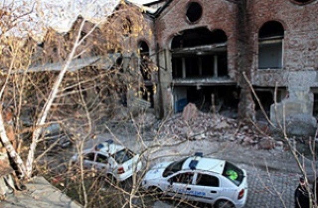 Двама роми загинаха, затрупани от покрив