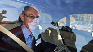 От него глава не боли