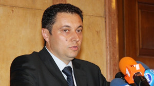 Янев поискал агенция за фискални разследвания