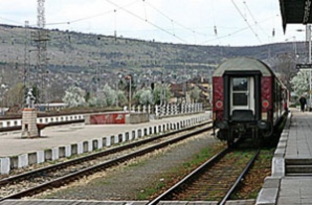 Протест край димитровградското село Сталево спира два влака