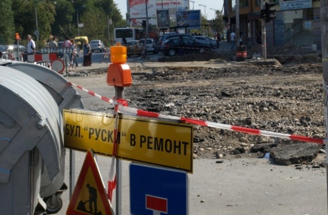 Инспектират ремонтите по  Руски  и България