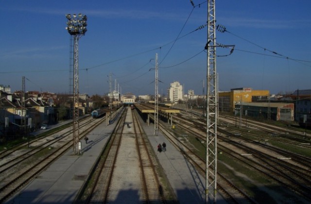 Бърз влак от София за Бургас гори до гара Стамболийски