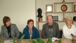 И младежи ползват обществената трапезария