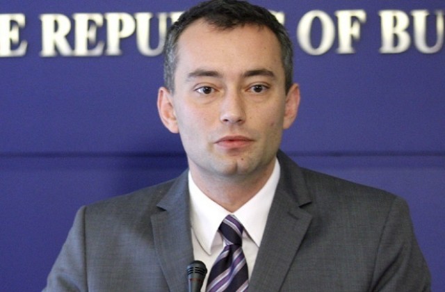 Н. Младенов: Парите за втората половина на 2009-а са изхарчени през първата