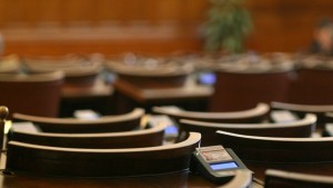 Повече от 13 часа депутатите дебатират по бюджет 2010