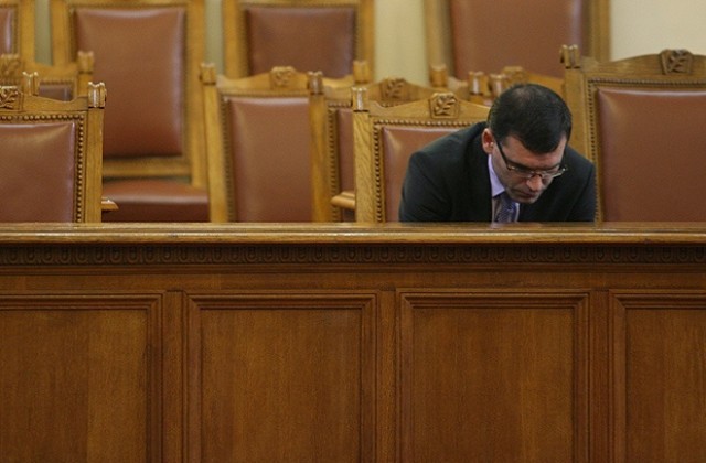 Депутатите приеха Бюджет 2010 след 16-часова дискусия