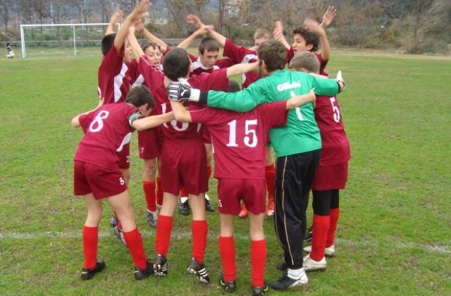 Детските формации на Кресна и Благоевград играха приятелски мач