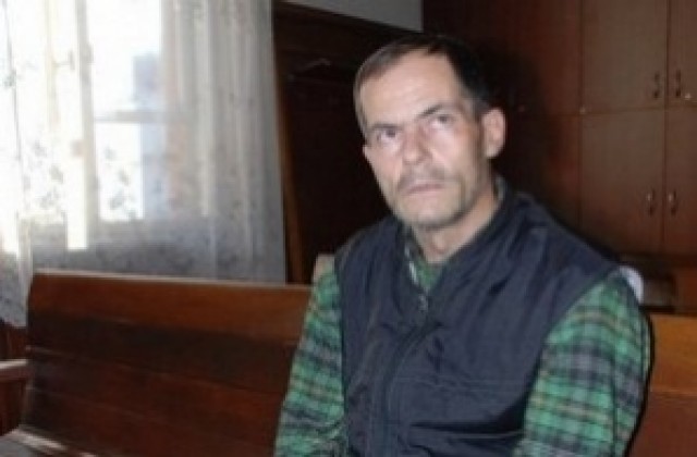 Съдят мъж за убийството на семейство в Хасково