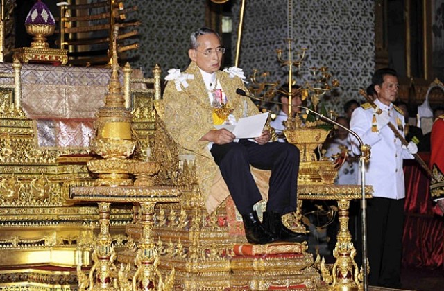 Кралят на Тайланд излезе от болница за рождения си ден