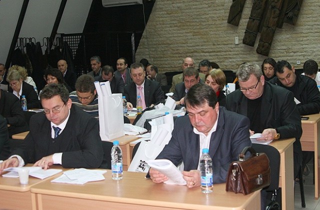 Паскалев дава думата на съветниците за дялово участие в Пирин Благоевград
