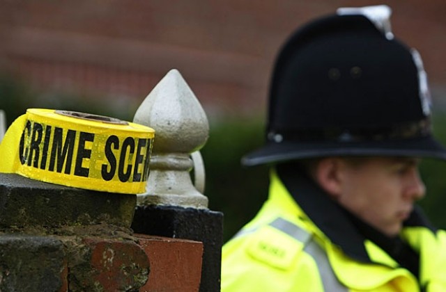 Полицаи търсят терористи в британски детски ясли и градини