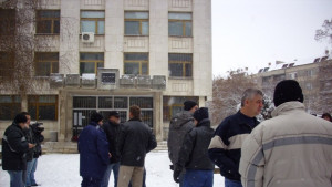 Полицаи пак протестираха пушейки мълчаливо