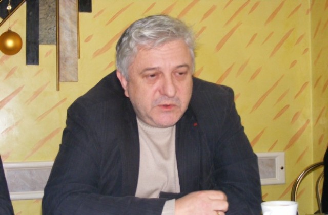 Отношението на ГЕРБ към БСП е тенденциозно, смята Николов